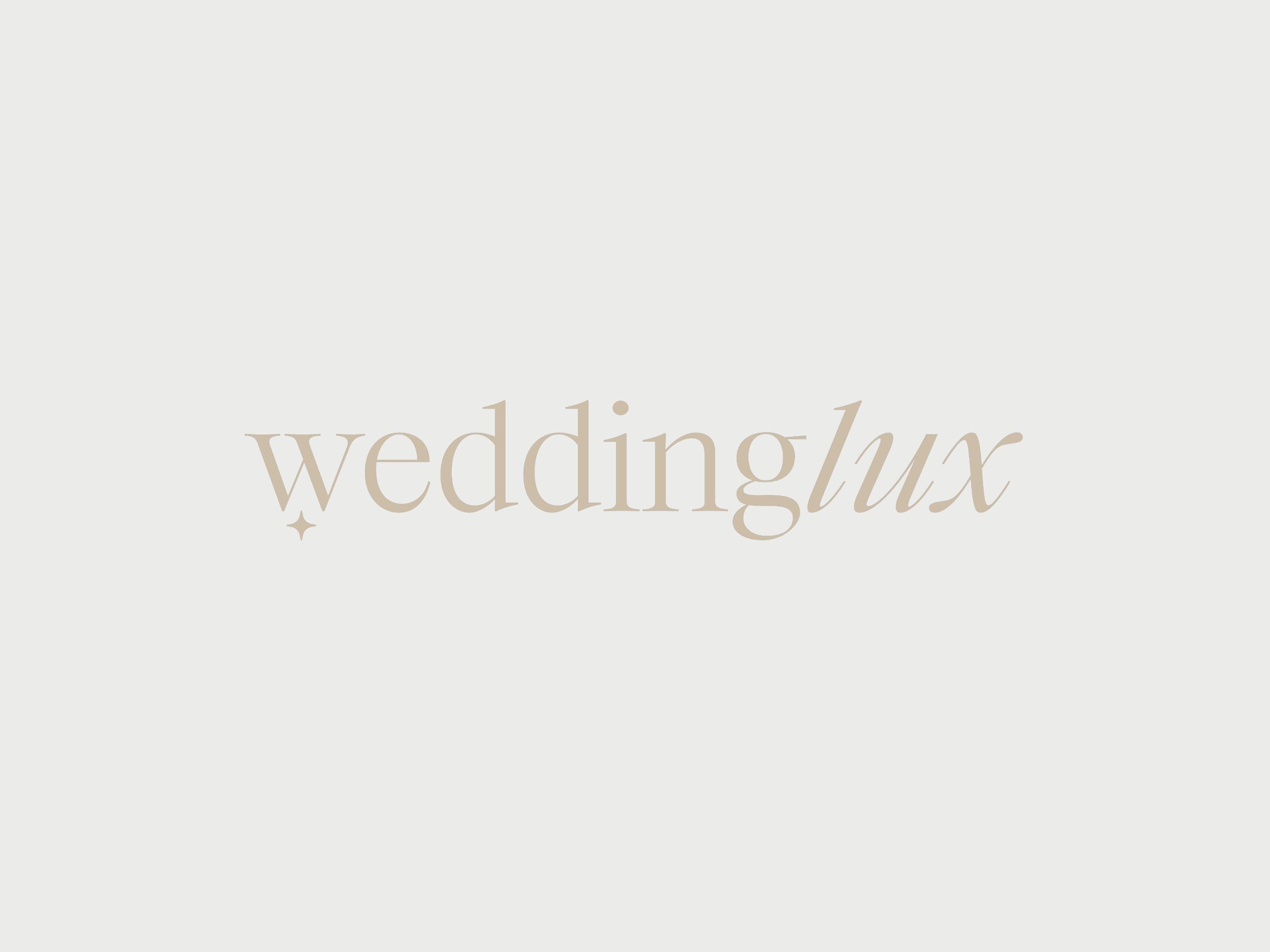 the word "weddinglux" in a light brown font.