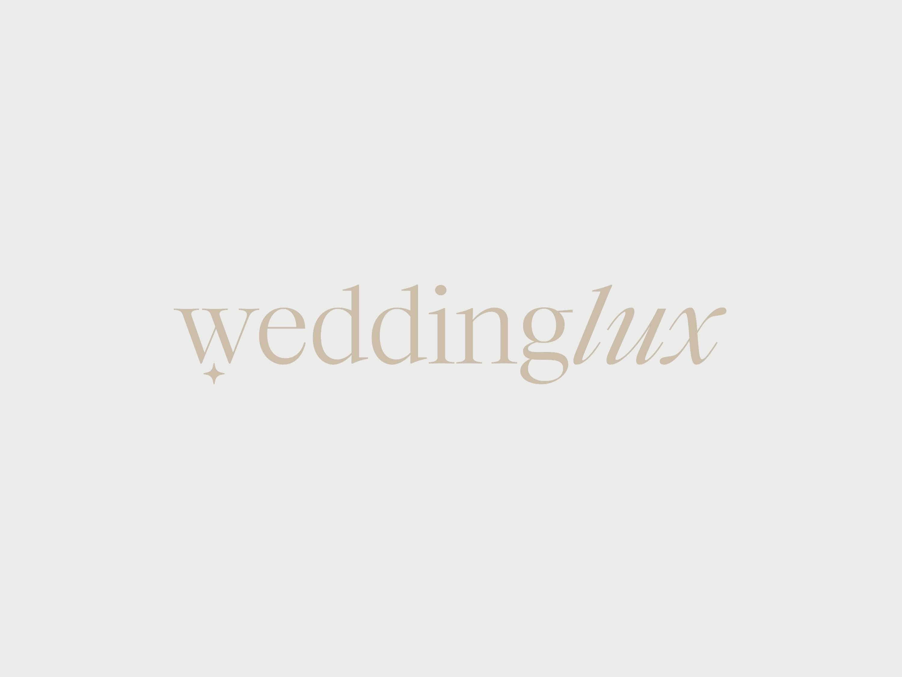 the word "weddinglux" in a light brown font.